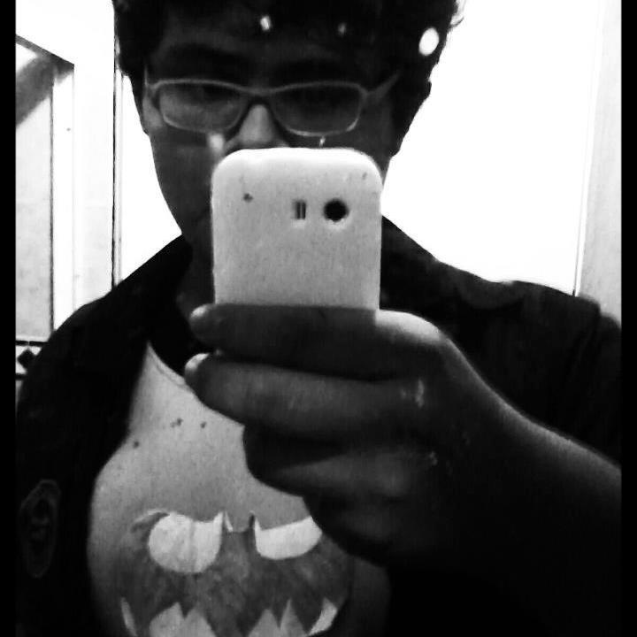 Soy tan simple como la lechuga! Intento ser youtuber porque es mi sueño ser famoso y reconocido:) MIS INSPIRACIONES A ESTO SON: @Rubiu5 y @eldiariodedross