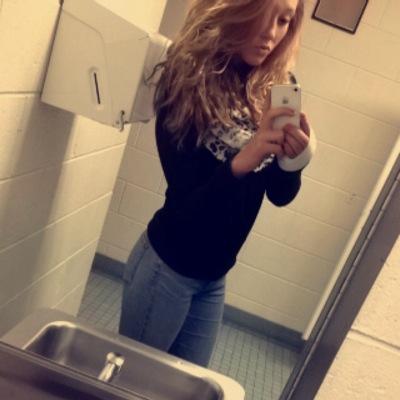 Junior at McClain! Be crazy, Have Fun, just be yourslef! Softball is my life! 17 years young:) Savannah is my loverrr, one and only❤️