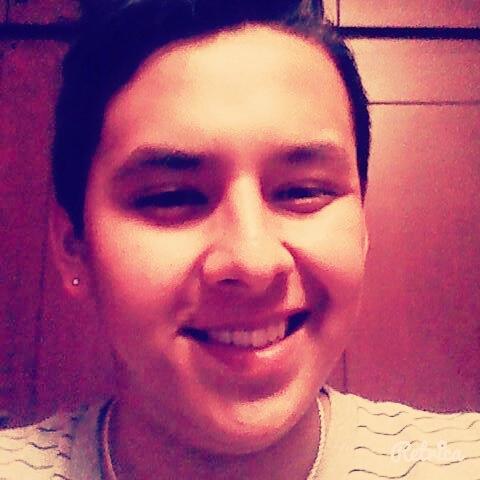 Si te sientes mal solo respira, nada están malo solo imagina 
Yo lejos de casa encontré esta familia, si mañana se acaba voy a reírme de la vida…