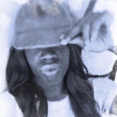 I Kissed Drake . Hugged Barack Obama . Danced With Chris Brown . Felt Wiz Khalifa Meat .Twerked on Weezy Dick , ' & Probably Stole Your Nigga Too ☜☆☞