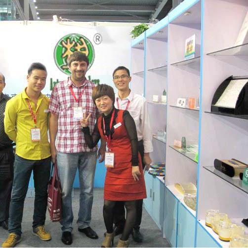 A professional display product manufacturer , accept your own design of display . wilson@szartworld.com    W:https://t.co/U6Mp7rcbYl