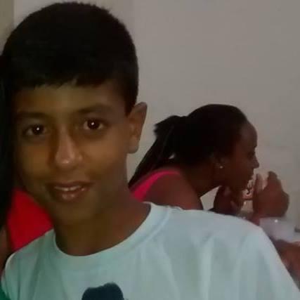 “Antes de falar, ouça. antes de agir, pense. Antes de criticar, conheça. E antes de desistir, tente” quem segui sigo de volta