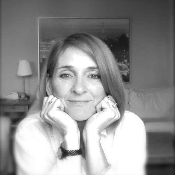 A lifecoach, watercolor artist, URBANspired city-girl, Canadian REALLY living in Paris!