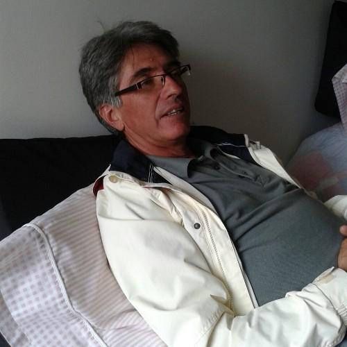 Asesor Comercial; lealtad y responsabilidad. Estudie Comercio Internacional. Universidad Jorge Tadeo Lozano. Me gusta el fútbol, soy hincha de Millos.