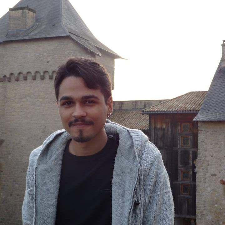 EN-PTBR translator, gamer and dungeon master.