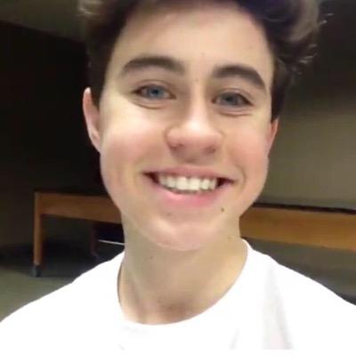 Follow @quitenash and turn on her notifications (tweet proof) for a dm to Nash Grier ☺️