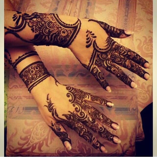 Dharayati as a brand seeks to offer the best in class bridal makeup and mehandi beauty services catering to all kinds of needs from casual to formal.