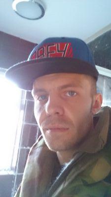 love sex and like meeting new people and have kik ryan.Danyals. and single and looking for a girlfriend