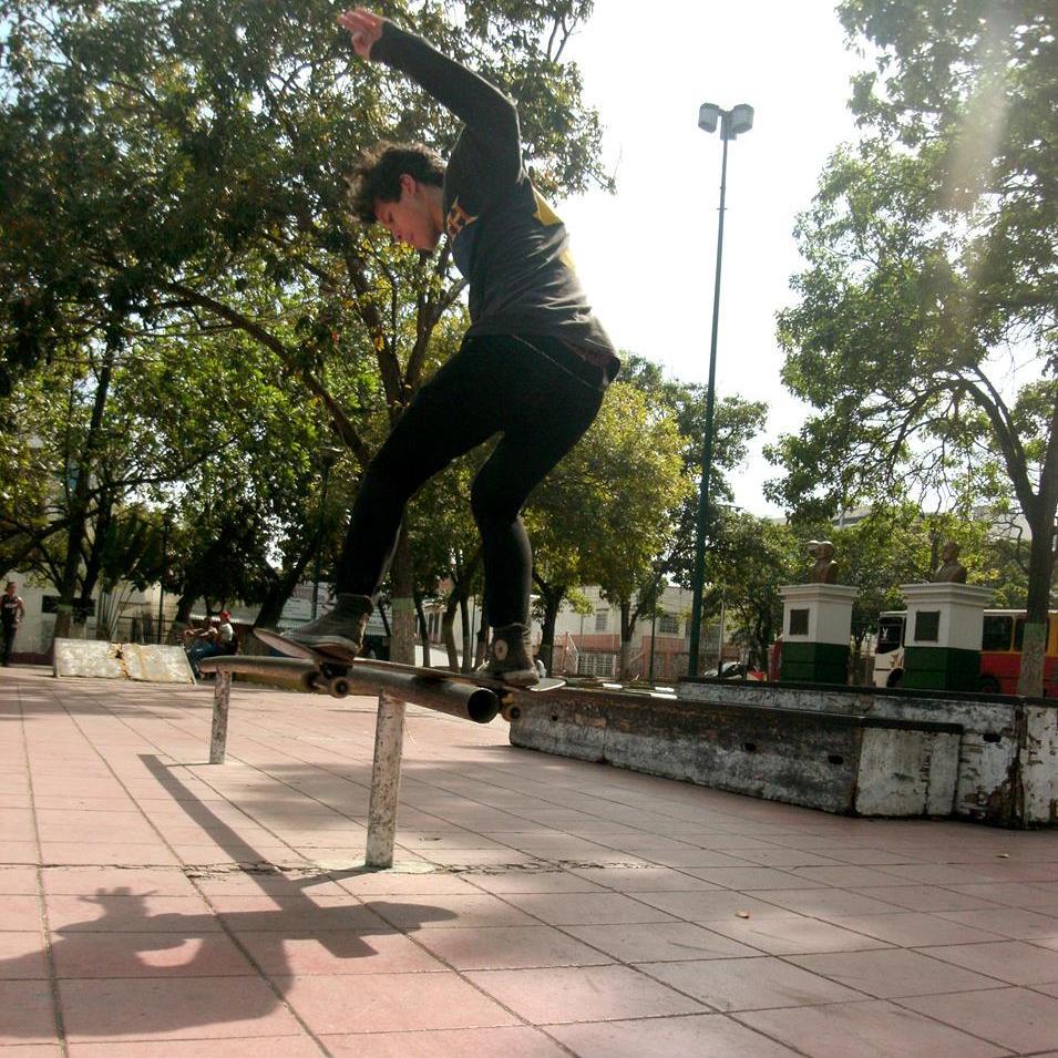 baterista-skate.metalero y al que no le guste vallase a la mierda .l.