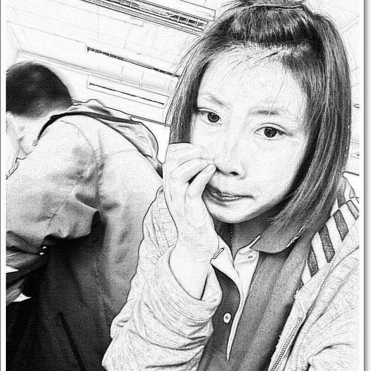 ฮายยย~ ^^' ชื่อ นุช นะ ไม่หยิ่ง ทักได้ ไครฟอลมาเราฟอลกลับโอเค๊ !!