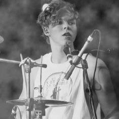 //i prefer the drummer// @6secondsofash @calrys -the faves