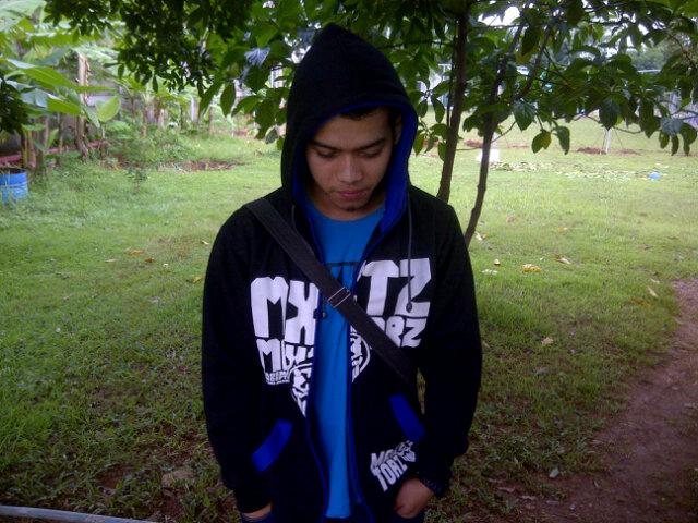 robidarwis345's profile picture. 