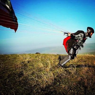 Somos una agencia de vuelos en parapente a nivel nacional. Contamos  con un grupo de pilotos certificados en cada lugar de Colombia.