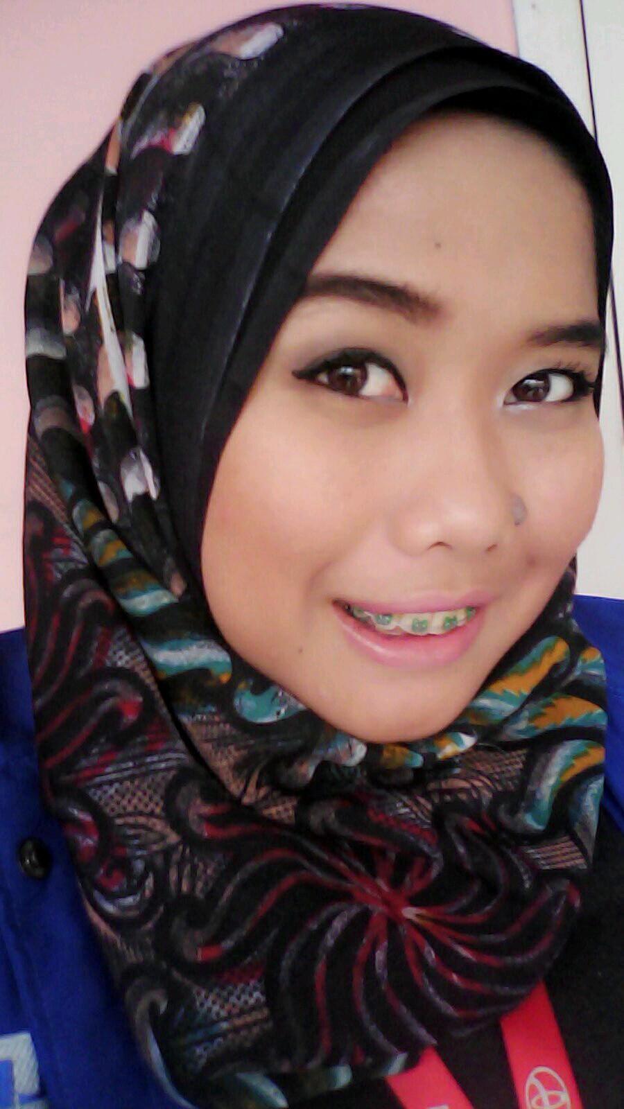 Full time employee, teacher, and independent manager Oriflame Indonesia