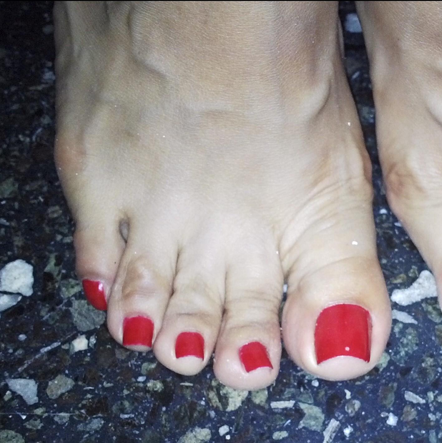 Para poder catar los Pies de una mujer, primero debes conquistar su cabeza.
Fetichista y Adorador de pies femeninos.
Argentina/ Buenos Aires /Capital.