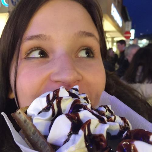 29 // Stuttgarterin // Serienjunkie, Weltenbummlerin und VfB Masochistin // Masterette to be (berufsbegleitend, alles andere wäre ja langweilig)
