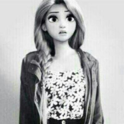 ‏أنُا أنَثٌى أحَسُاَسًهاَ مجٌنوَن صعبٌ تُعَشَق والآصُعَب تَخَوِنٍ