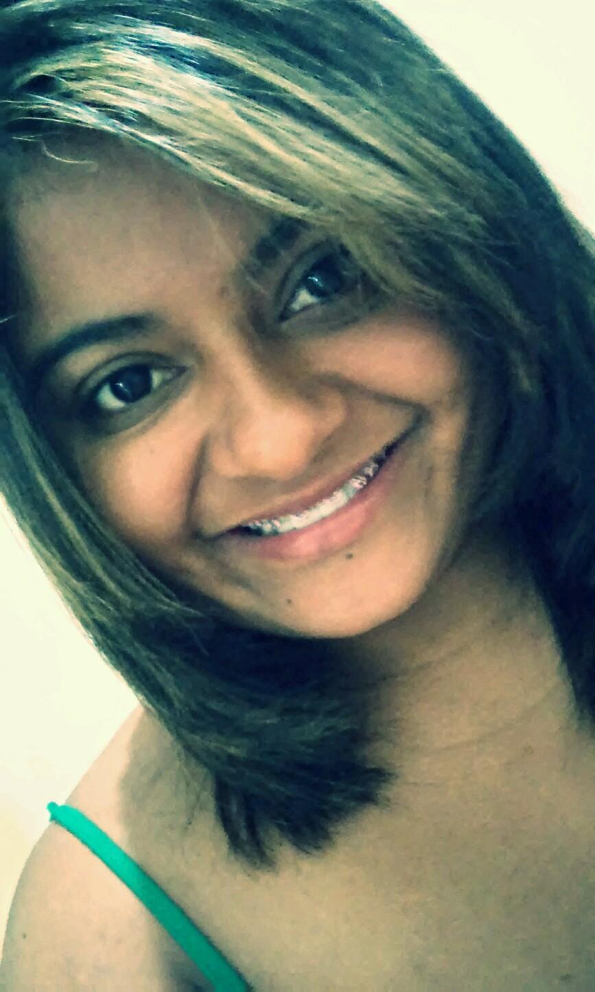 Não importaa o que acontece o meu Sorriso não vai sair do meu Rostoo :)

Eu kero é ser Feliz...