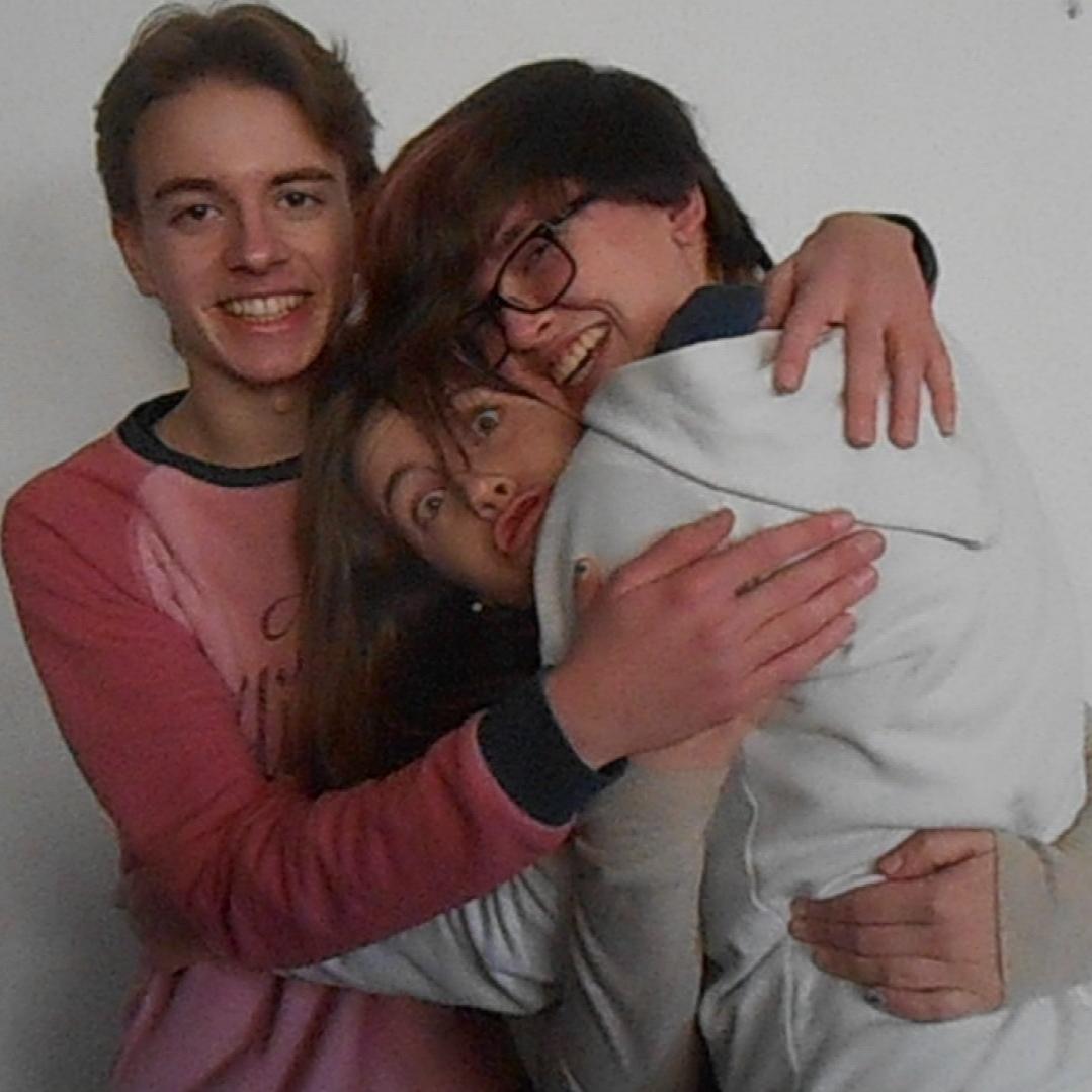 Pisquitos3's profile picture. #PisquitosIsBack Mueve el mundo con el boton de encendido.