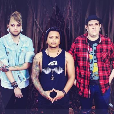 Twitter Oficial da banda. | @Filtourinho e @heyisca | http://t.co/eyogoyAeyI