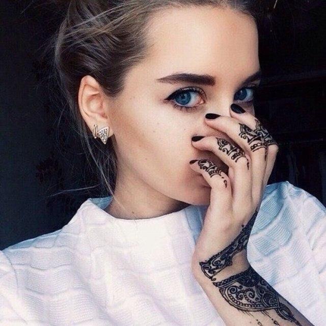 ✨Anastasia✨1⃣7⃣✨ People rejoice at the Sun, and I'm dreaming of the Moon. #Directioner #Larry #1D #AHS #followme