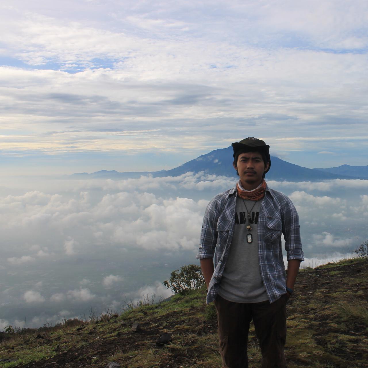 angoyami ing tyas wening. weninge ati kang suwung. ananging sajatine isi