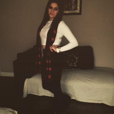I follow back:P intagram- shannonaliceb snapchat - shannonbolexo
