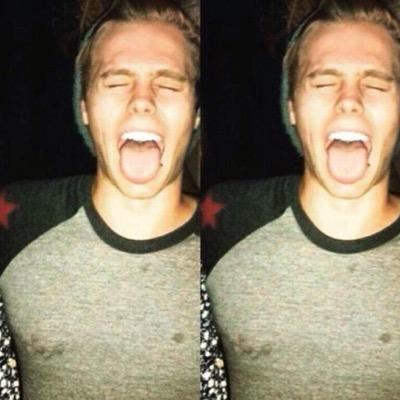 follow @lukesgoodxgirl she has funny tweets and loves 5sos!!!