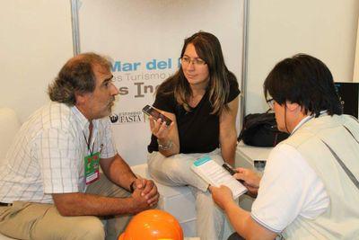 Locutora, conductora, periodista y productora de radio y tv. Docente. Estudiante de Ciencia Política en la UNMDP