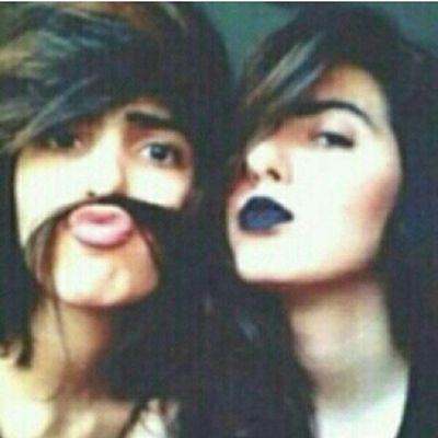 إلصمت يكفي ويشفي صدر رإعيه
لآ صآر كل إلحكي مإله معإني
وإلقلب مإعإد تعنيه إلمشإريه
وإلعين مإعإد تغريهإ الآمإني