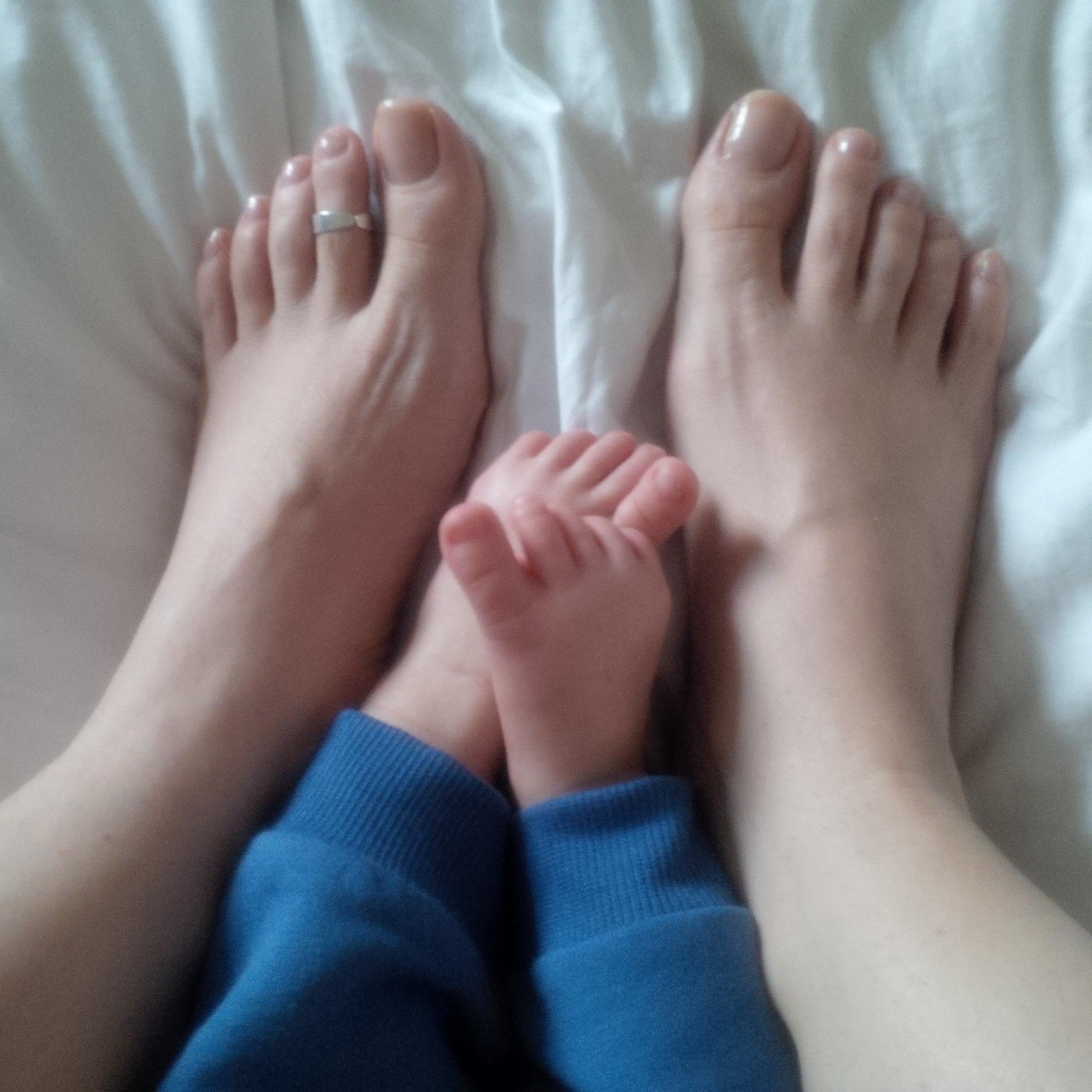 Hola! I am a Mama, hablo español & English, I want to share my experiences as bilingual Mama of a little boy, me acompañas? Besos xx