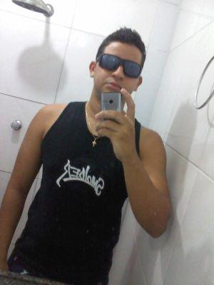 Quem sou eu , Quem sou eu ?
Não sou a melhor pessoa da face da Terra , mas também não sou a pior.
& Não preciso de muito para ser feliz.