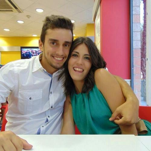 Estudiante de administración,   muy feliz con mi niña , y con permiso para conducir, atropelllar , etc jajaja