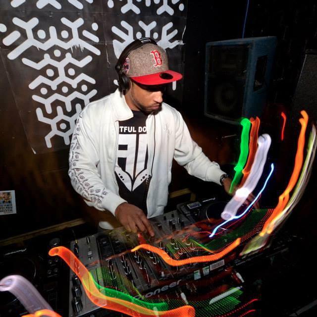 Twisted Mainframe, Drum & Bas producer from Bristol, UK.

twisted.mainframe.dnb@gmail.com 
AIM: twisted.mainframe.dnb@gmail.com or PM PM on facebook.