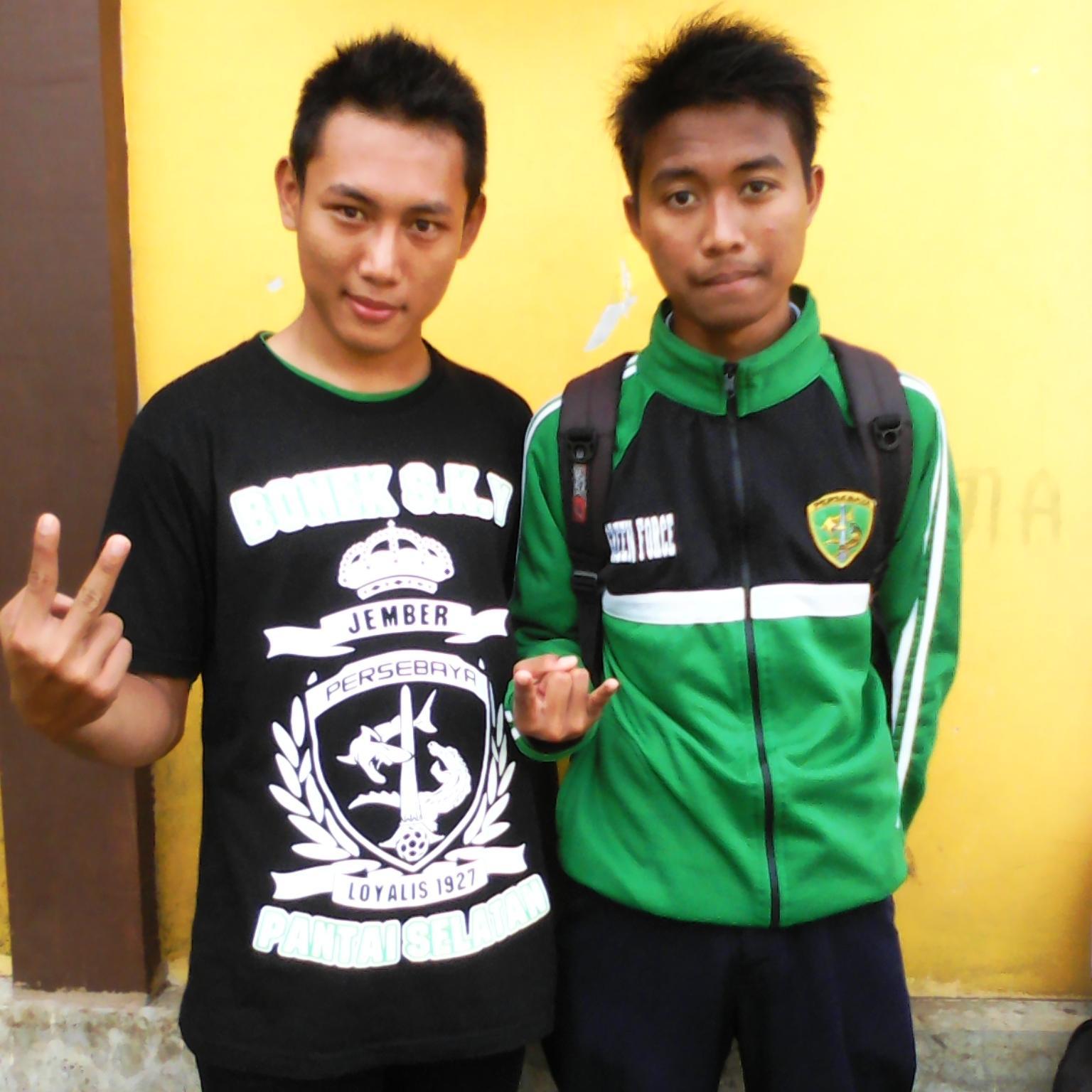 Persebaya adalah Kesayanganku , Bonek adalah Semangatku , Pejuang itu Karakterku , Jancok adalah Kata-kataku , Satu Nyali itu Salamku .