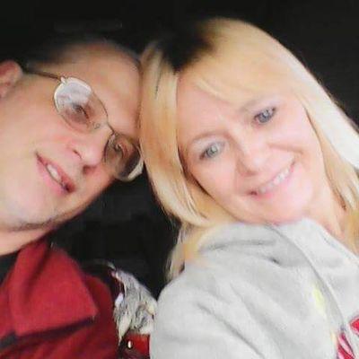 Hello to everyone that visits my profile :-)
I'm Larry. I'm 50 years young and ready for my best days ahead.
Happily married to my sweetness of 30 years !