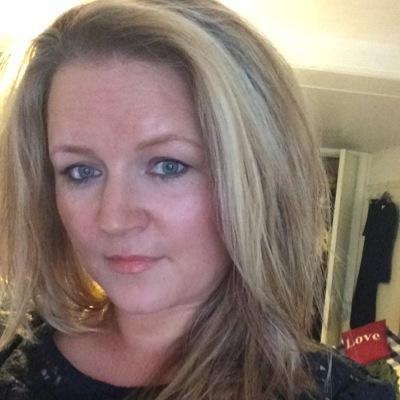 Cycling freak and Labrador lover that works for an Insurance company!!