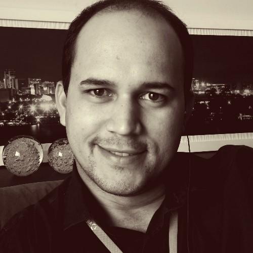 Gerente de Produtos na empresa Infosolo e CEO da Granada Criativa Agência Digital! Apaixonado po tecnologia, design de interface, Drift e música! : D