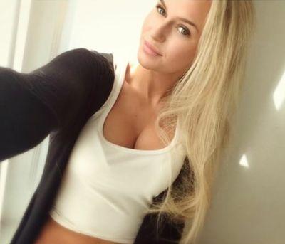 AnastasiaPaigee's profile picture. im a bitch. don't like it? to bad you're irrelevant