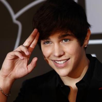 I LOVE AUSTIN MAHONE PLEASE HELP ME BRINGING HIM TO PORTUGAL!