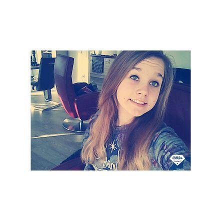 4teen
fc harlingen mc1
I love it when I catch you looking at me, and then you smile and look away , insta: laura_vdhx snap: xl.aurax