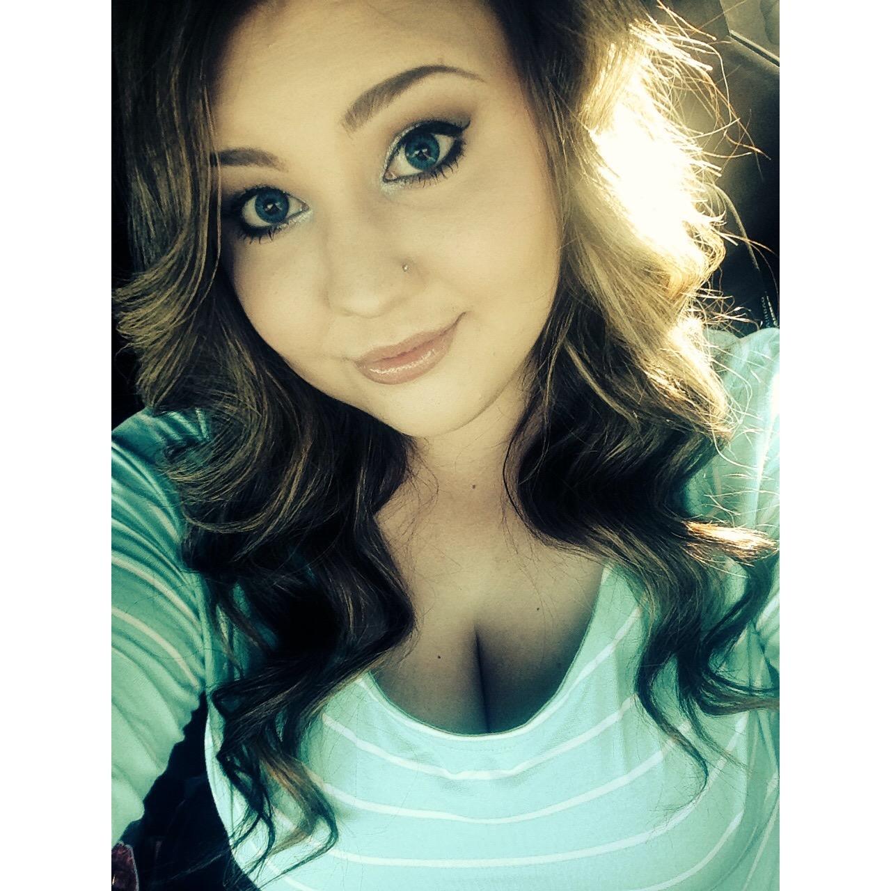 m_orgasm's profile picture. As you can probably tell, I like sparkly things ✨