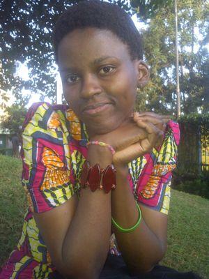 Am pretty,born again,calm,tall n out going.best baker/cake decorator.i luv pple