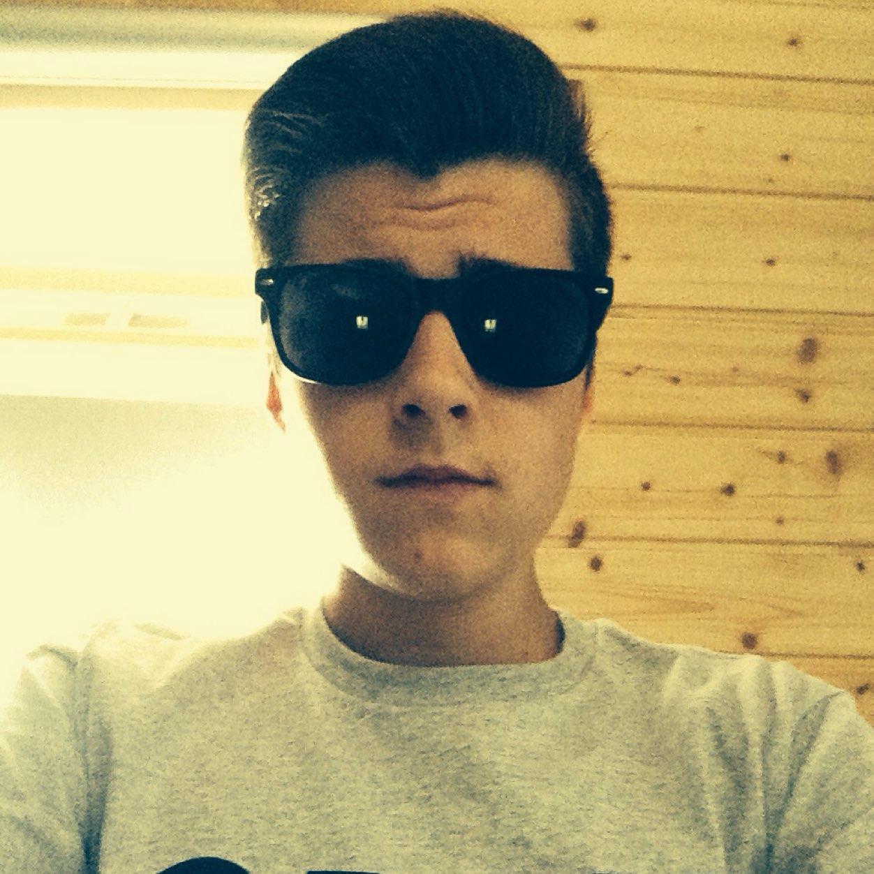 I play on xbox one . If you want to play with me give me your gamertag. I play a lot fifa and COD.