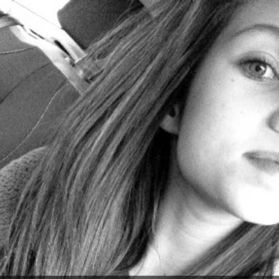 Ne soit pas triste pour une personne qui ta lacher mais soit triste pour elle car elle vient de perdre queĺqu'un qui ne l'aurait jamais fait.M
