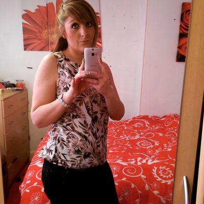21 single  Loving life .....Love my family n friends!!