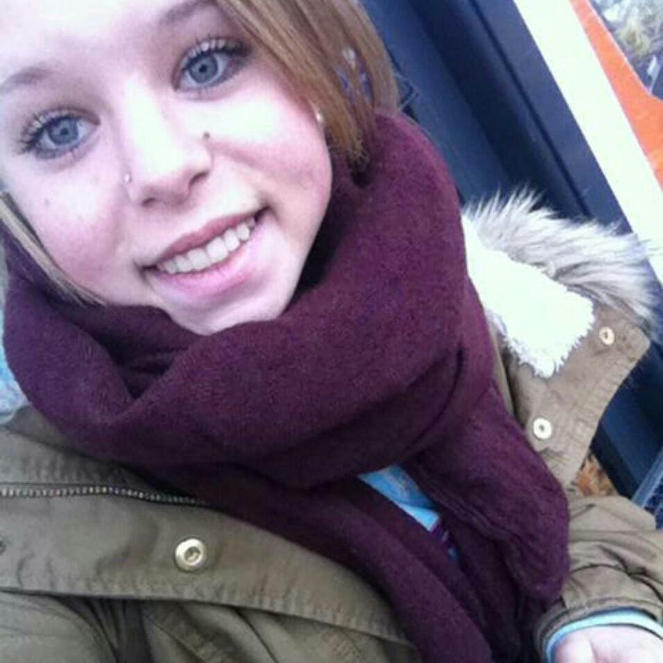 Angie ✨ 

• sweete 15 • vergeben  • Berlin city  • loved her little brother