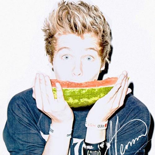 Ich zähle die tage bis zum 18.05.15 die stunden Sekunden Wochen monate dan AUF AUF ZUM KONZERT VON 5 SOS LUKE SO PERFEKT