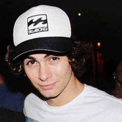 vittiproteger's profile picture. Amor, seu sorriso é lindo!