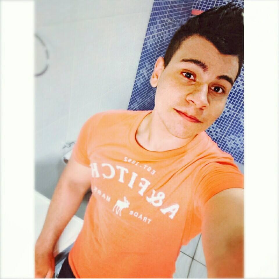 Eu sou para cada pessoa aquilo que ela acha que eu sou, mas o que para mim importa é o que eu estou a procura de ser e isso eu ainda não sou.